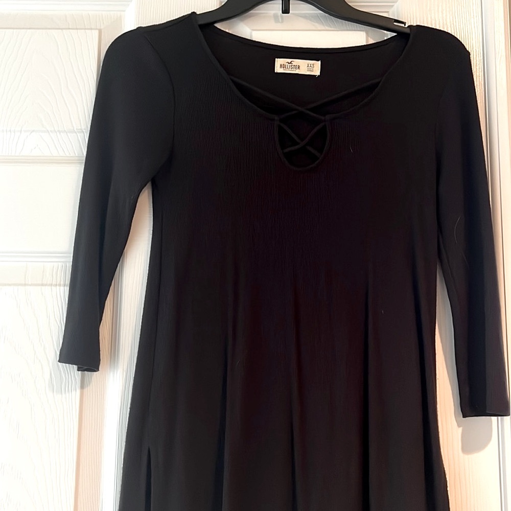 Hollister crisscross neck black 3/4 style sleeve shirt